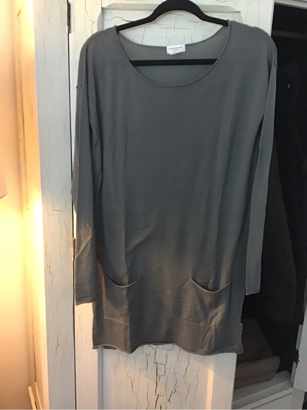 Club Monaco Heather Gray Cashmere Scoop Neck Top